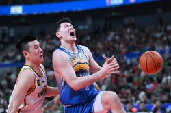 爱游戏-国际篮球赛事精彩开打，精英球星难解胜负