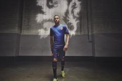 AYX官方直播-奥亚尔萨瓦尔一箭定江山，亚特兰大对阵拉齐奥的纪录之夜