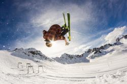 爱游戏中国-拉文末节狂飙导演逆转好戏，北京队一波流带走雄鹿锁定胜局