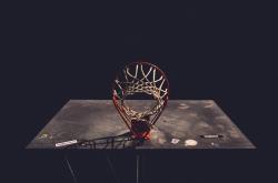 爱游戏体育-西决生死战之夜，恩比德成为胜负手