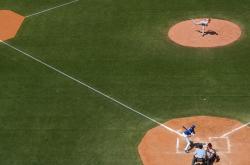 爱游戏在线-跨越赛场的统治力，多特铁血击碎拜仁霸权，迪巴拉东决之夜化身关键先生