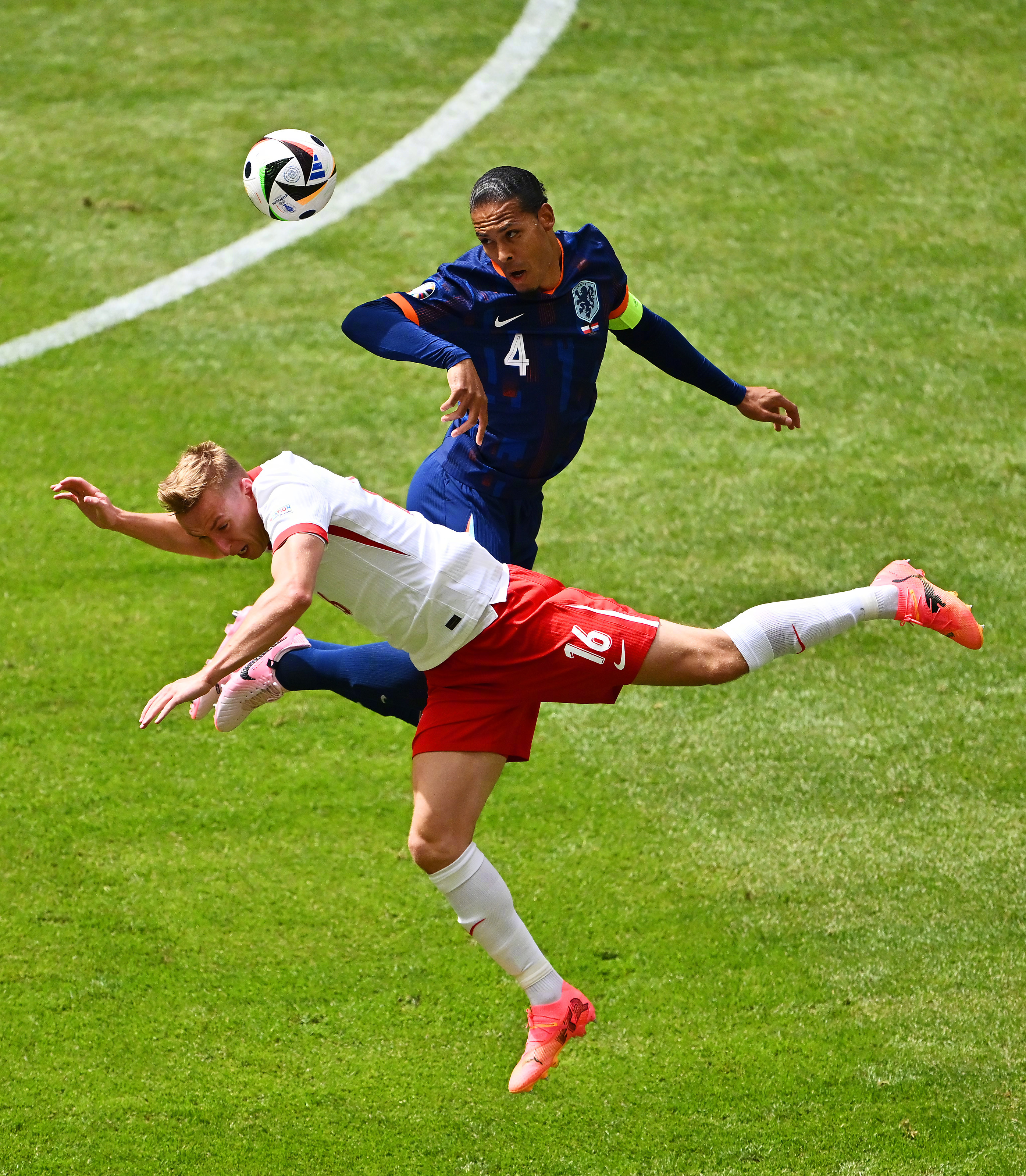 荷兰队在比赛中取得悬殊胜利