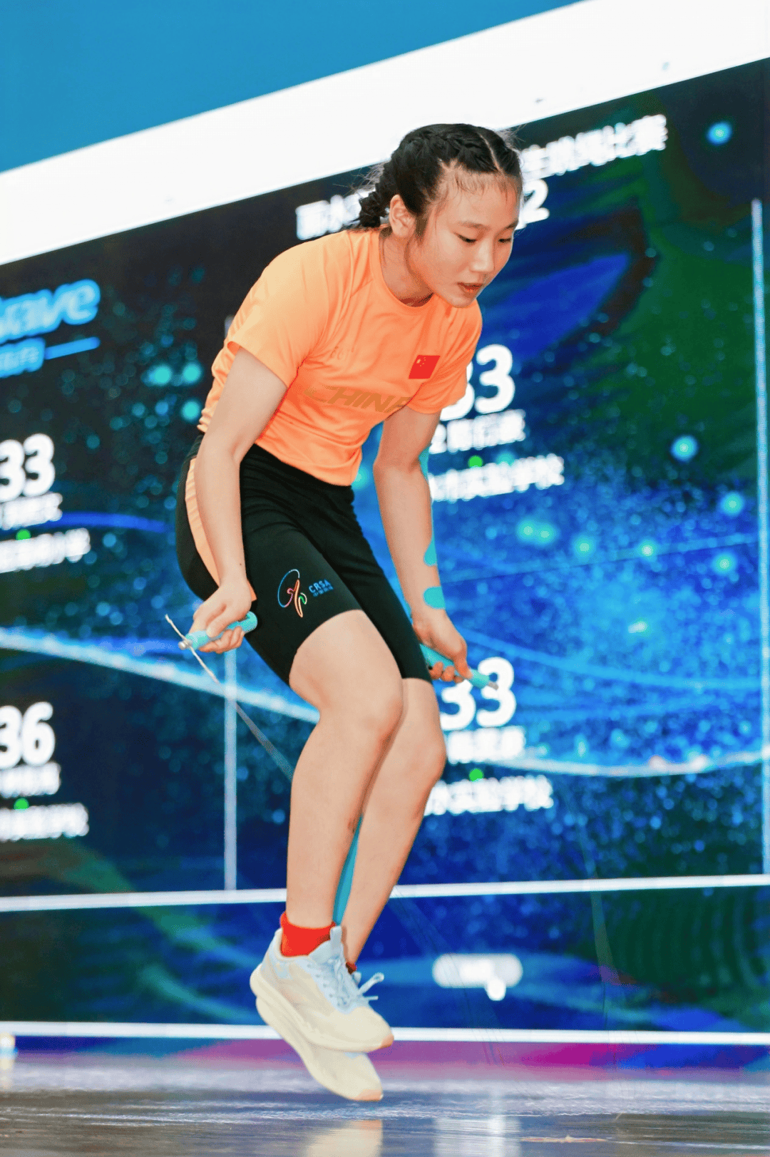 选手们在比赛中勇往直前，勇夺桂冠