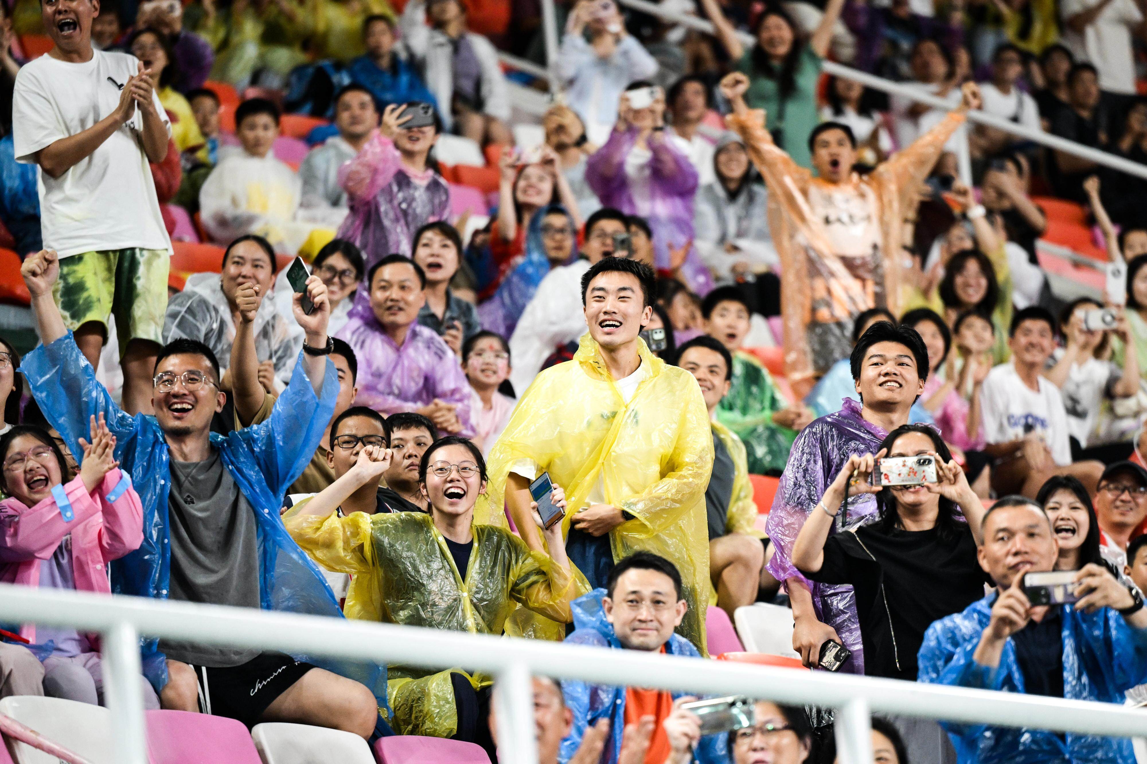 精彩的比赛吸引了无数关注者