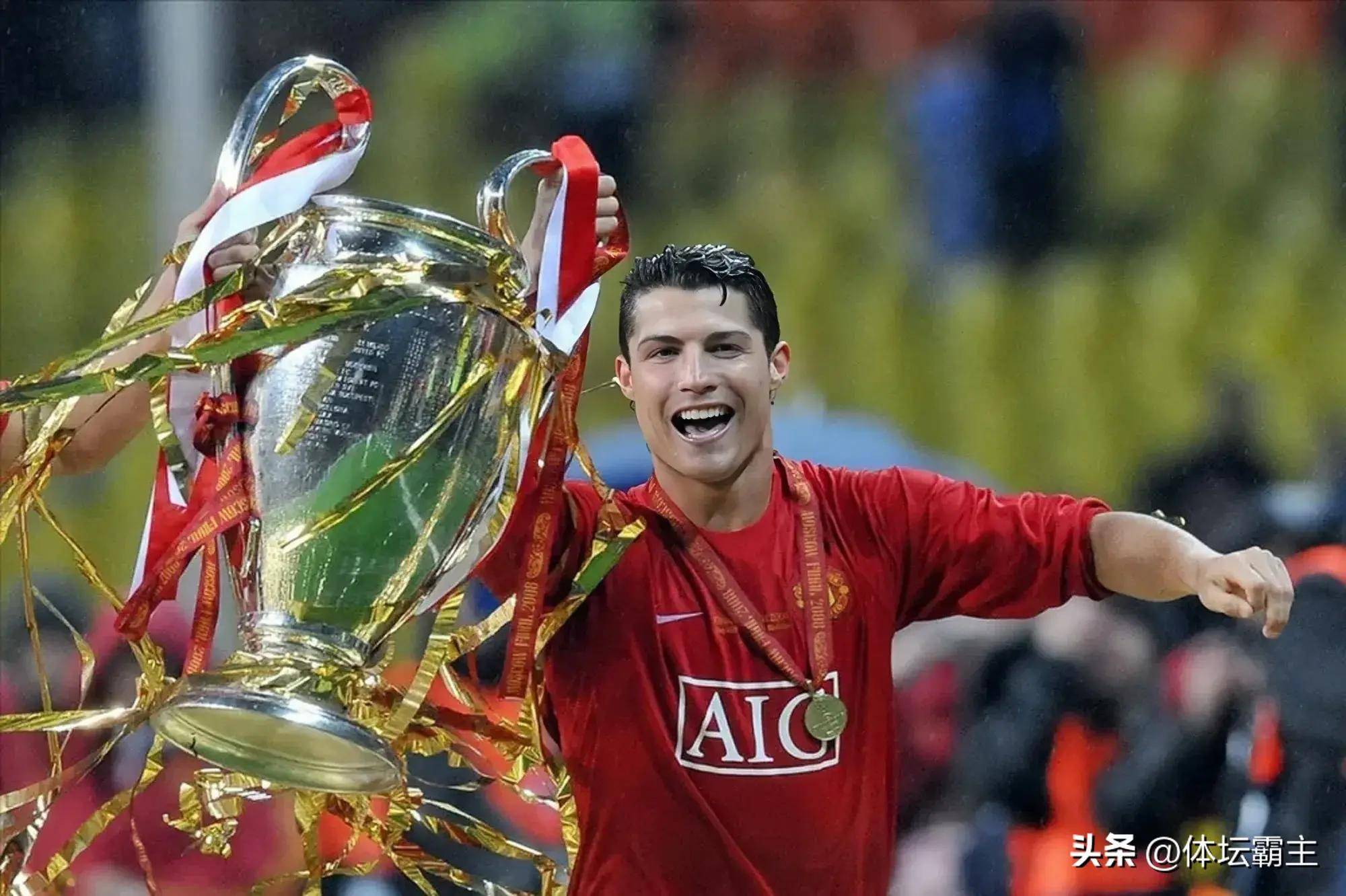 足球运动员们的顶级表现备受赞誉 足球运动员们的顶级表现备受赞誉