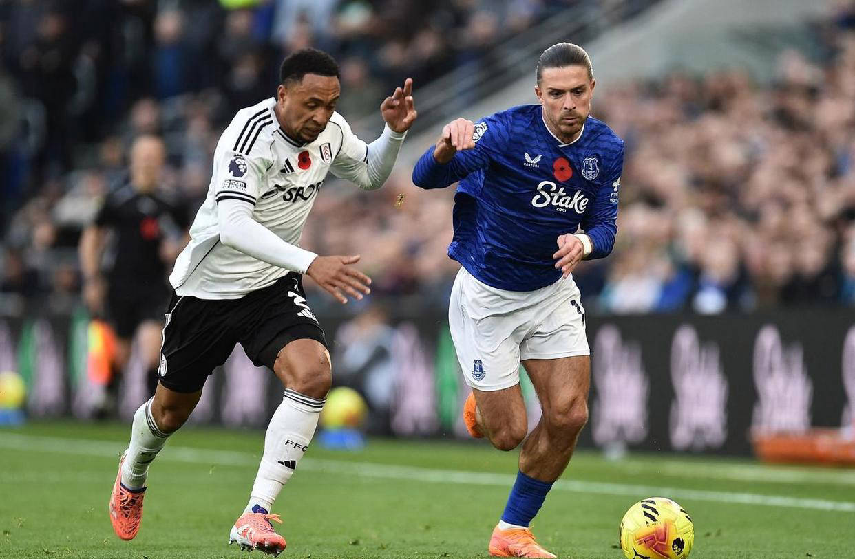 包含富勒姆逼平埃弗顿：争议裁判的词条