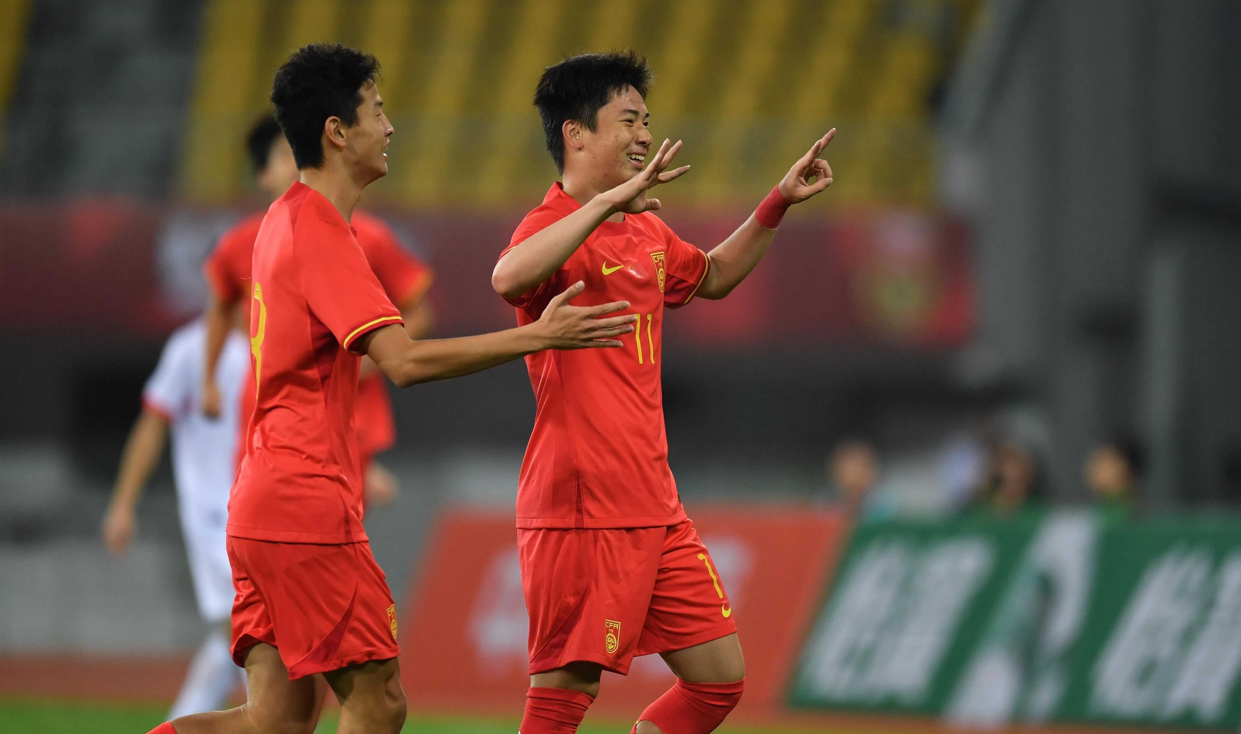 足坛新星崭露头角,中超联赛也有精彩之处!的简单介绍 足坛新星崭露头角,中超联赛也有精彩之处!的简单介绍