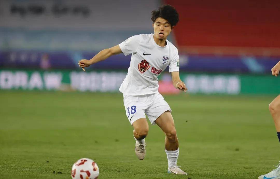 抢先一步！实力雄厚的球队晋级的简单介绍