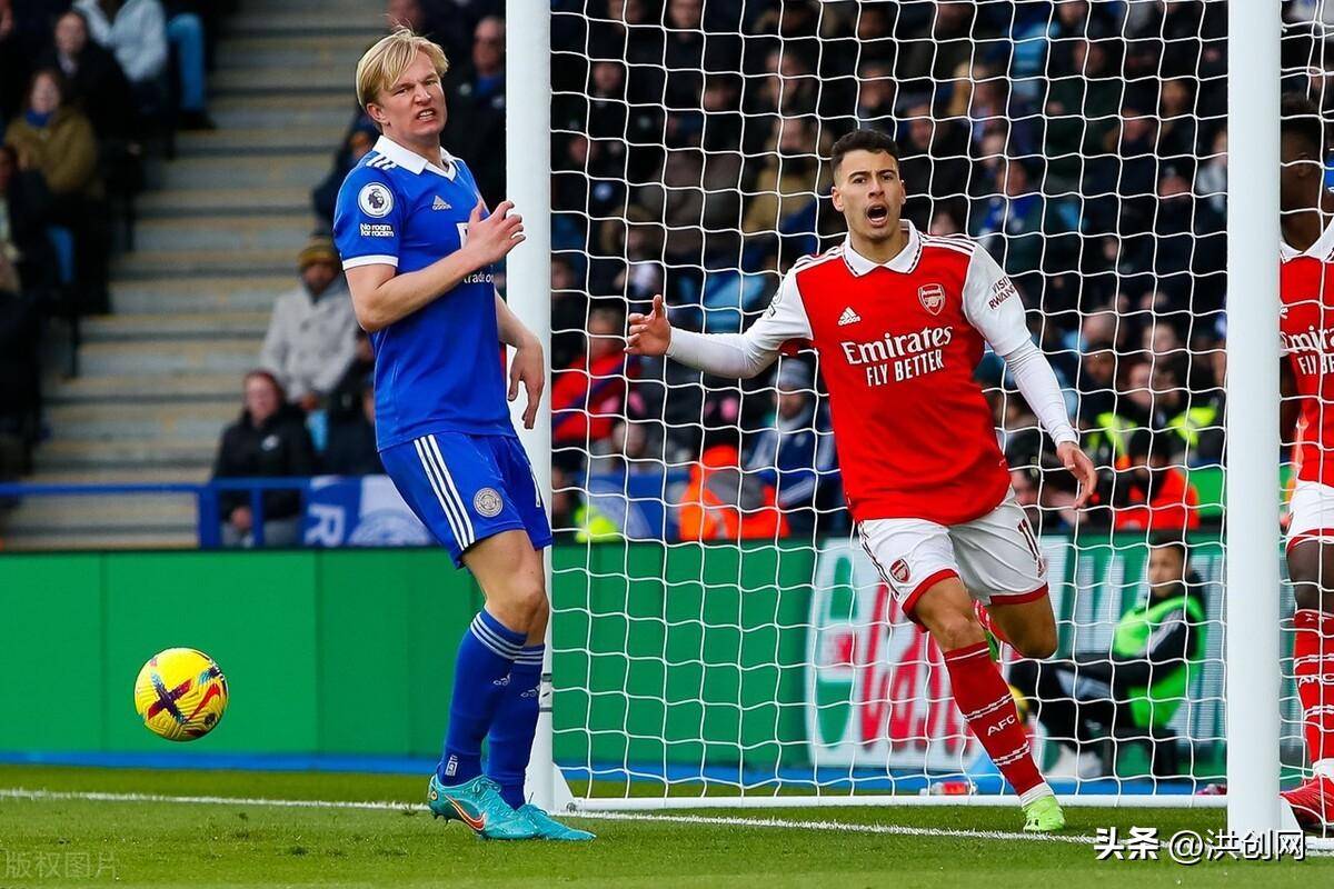 包含莱切斯特城大胜领先优势扩大，进军冠军行列的词条