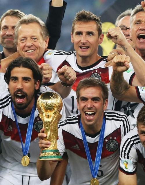 斯洛伐克队凭一球优势，成功晋级欧洲预选赛淘汰赛的简单介绍