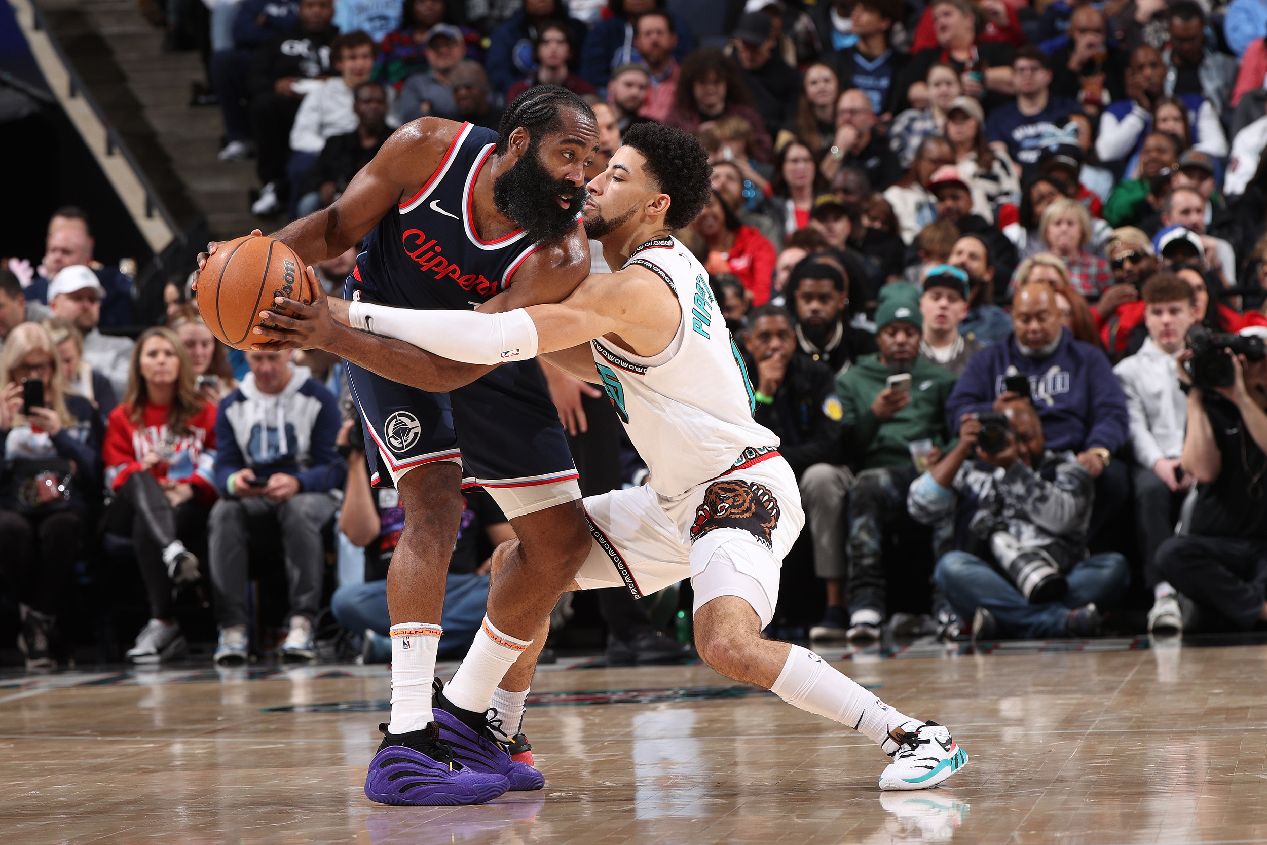 快船客场战胜猛龙，领先稳固！