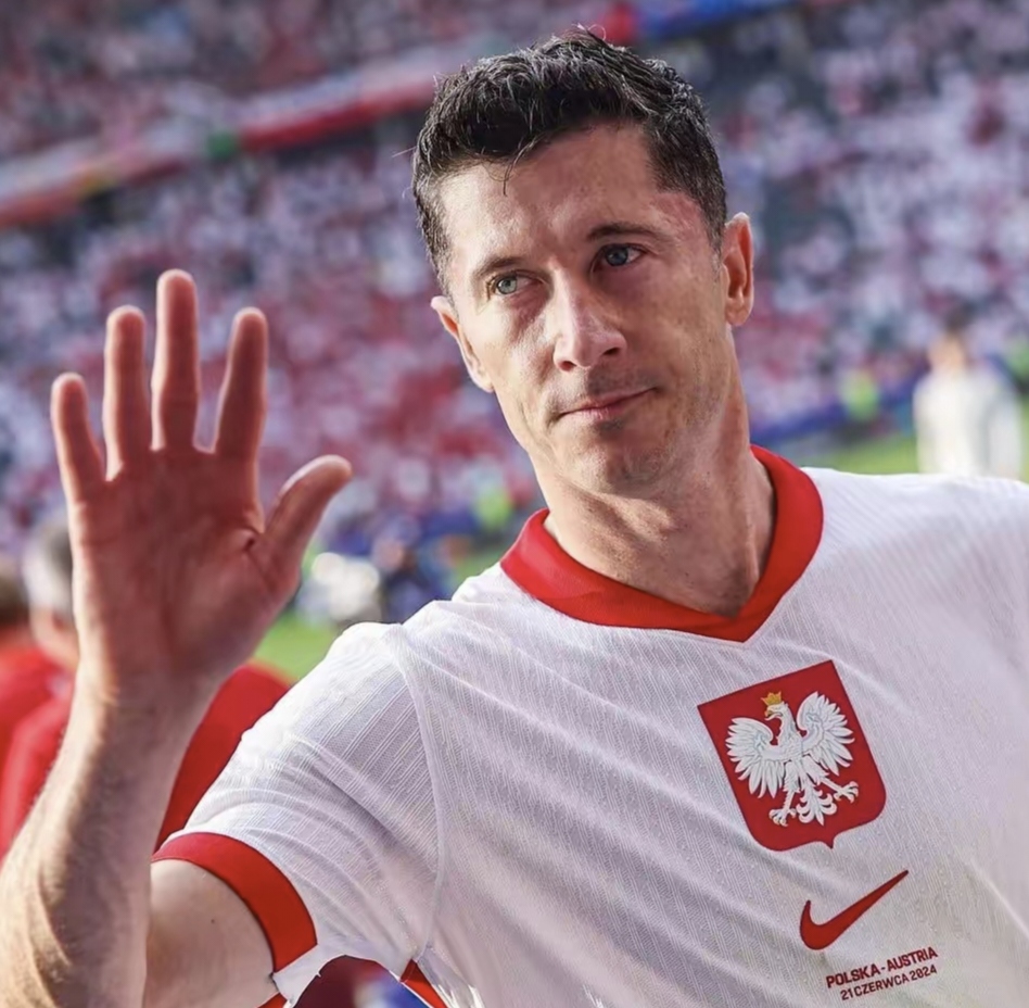 波兰险胜塞内加尔，莱万高光表现的简单介绍