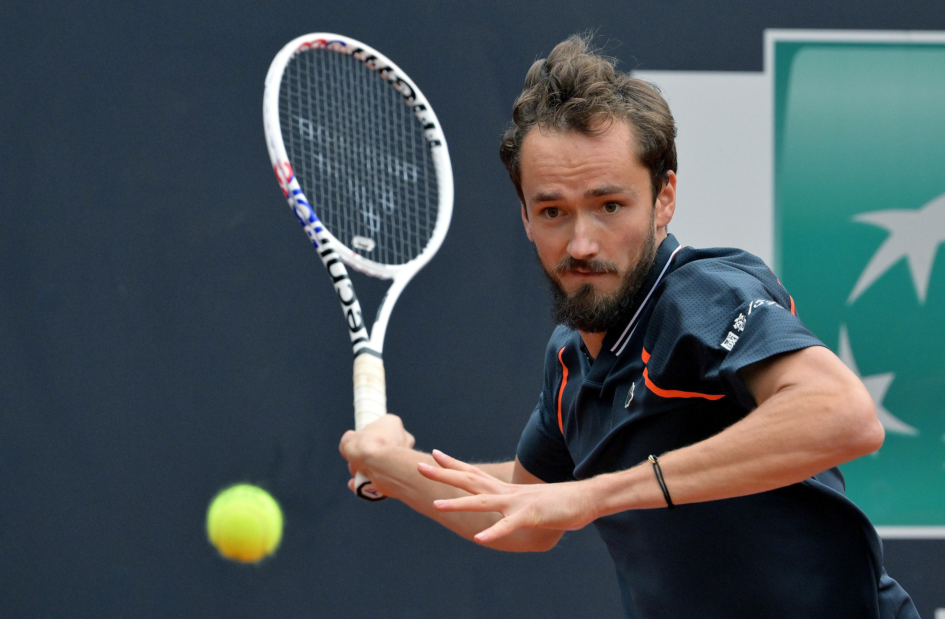 ATP总决赛鏖战联合杯，梅德韦杰夫点燃赛场