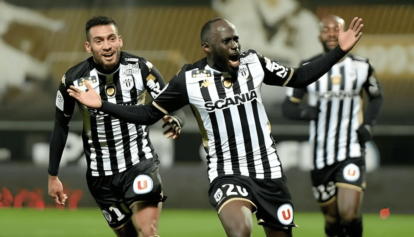 关于蒙彼利埃零封巴黎FC，继续领跑法国联赛的信息