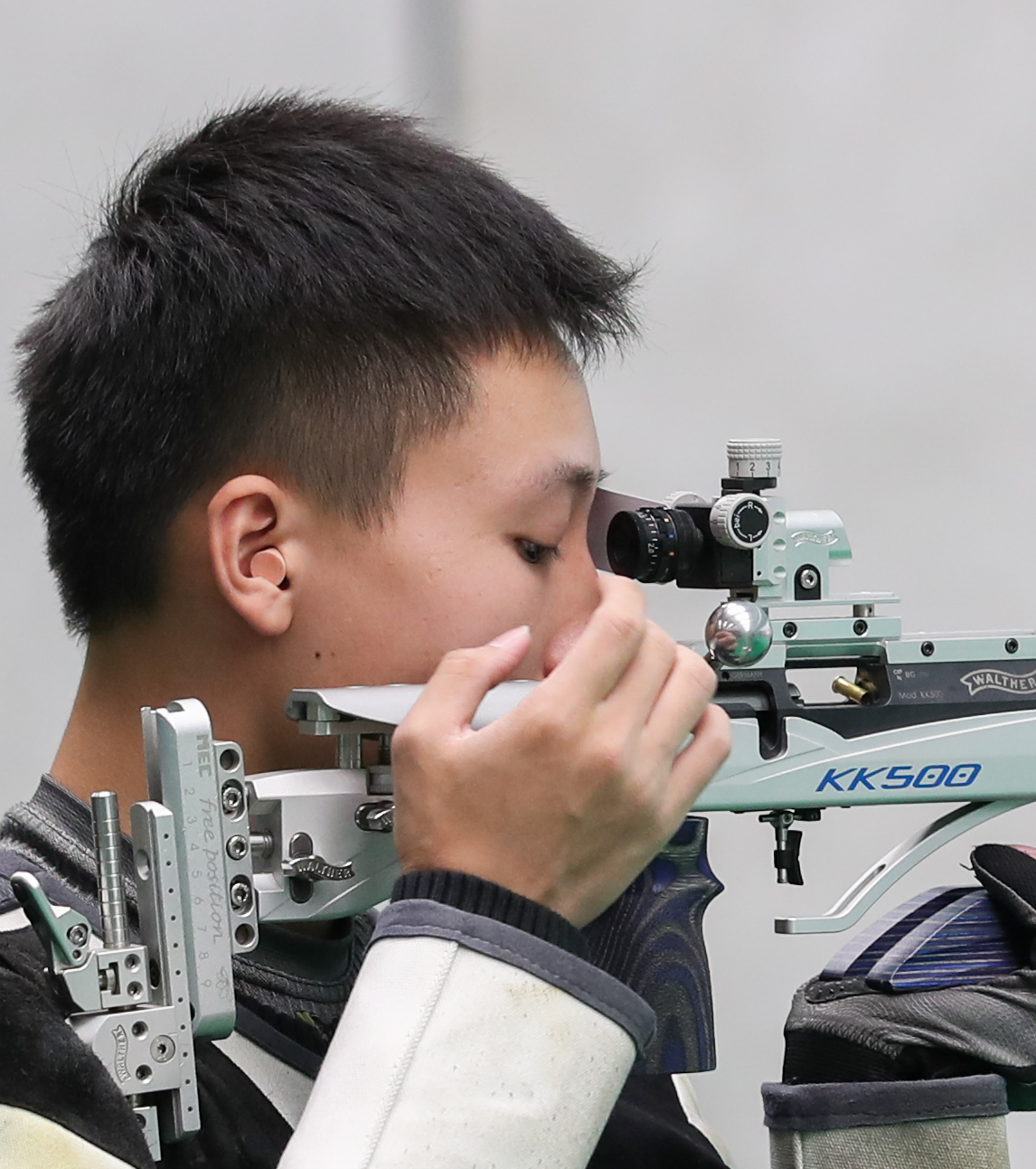 日本选手在射击比赛中表现抢眼夺冠