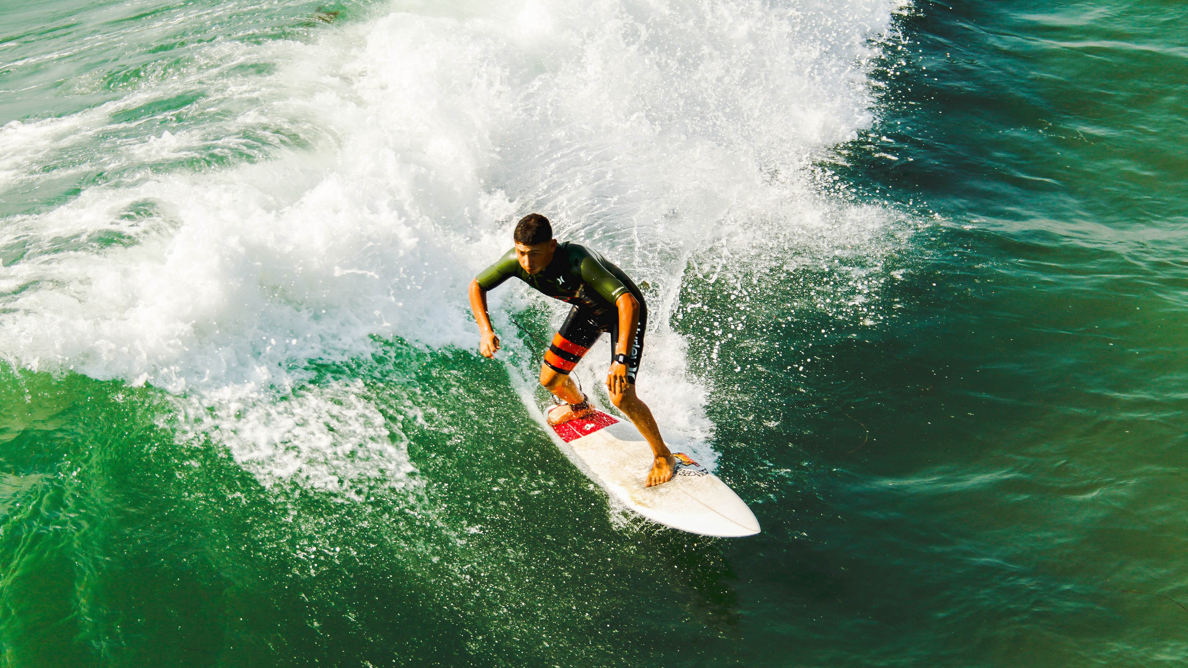德布劳内爆发诠释中场艺术,哥伦比亚单节风暴击溃巴拉圭
